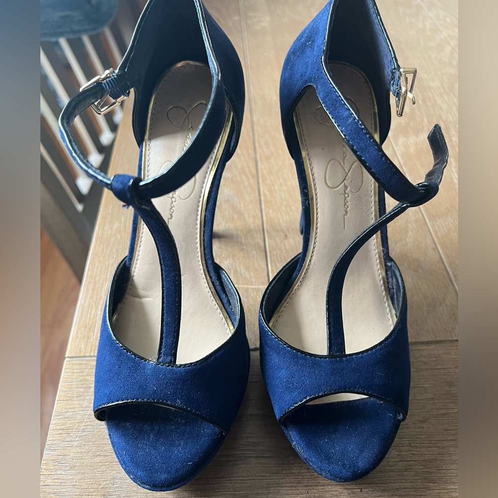 Worn once. Great condition. Navy blue suede